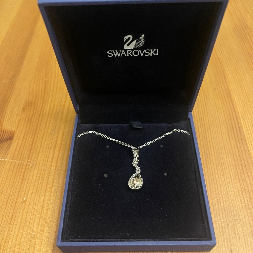 NWT Swarovski Silver Necklace with Teardrop Crystal
